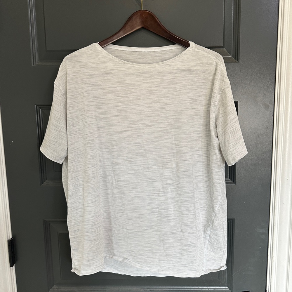 Lululemon oversized women’s shirt